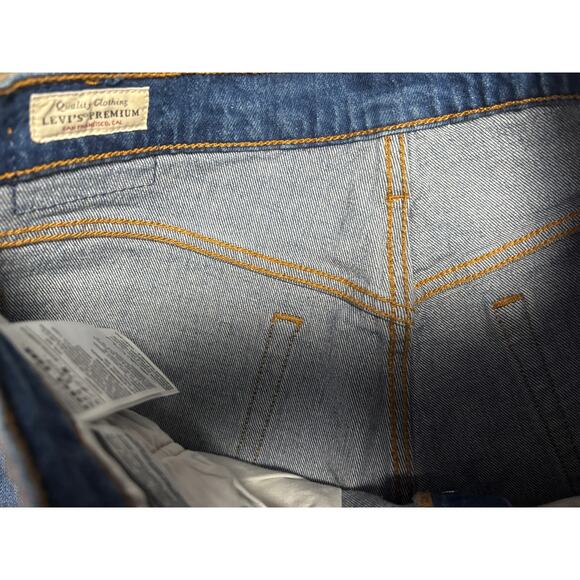 Levis Womens 501 Button Fly Medium Blue Raw Hem Mid Denim Jean Shorts Size 30 - Picture 7 of 8